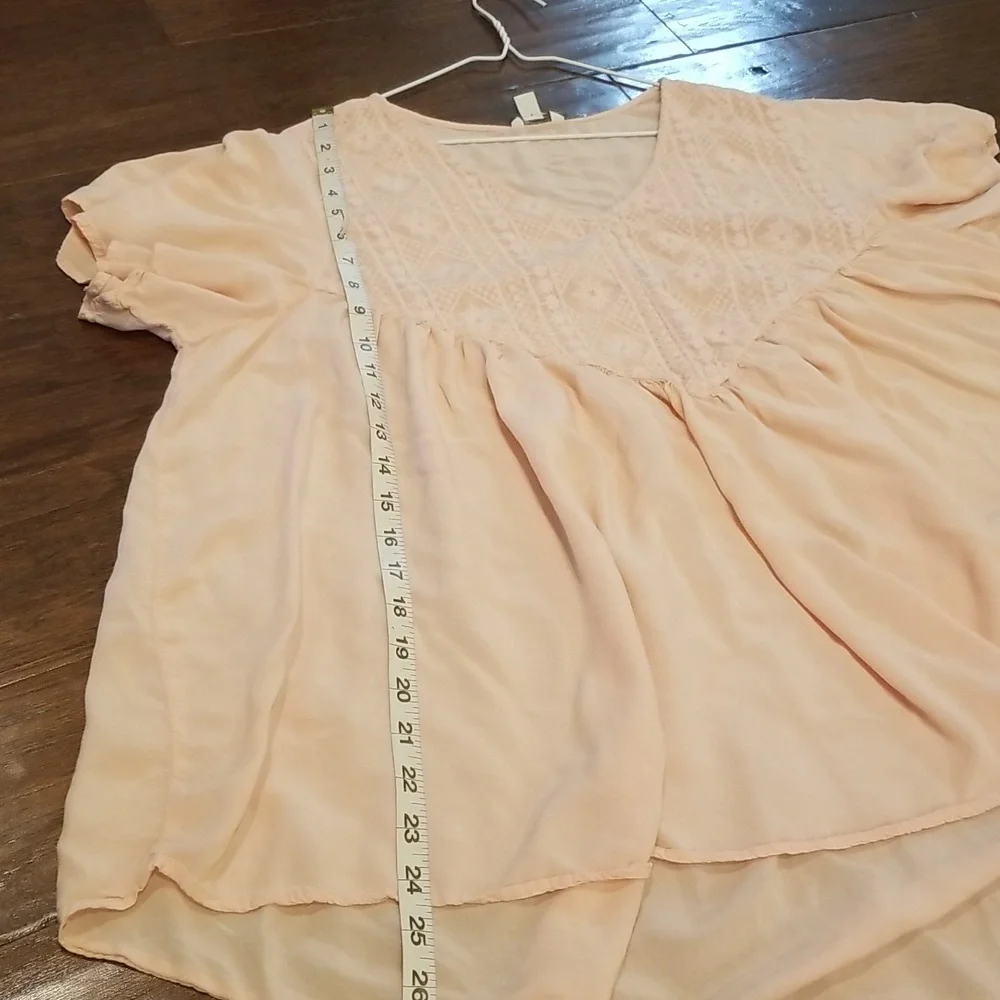 EST.1946 Peach Lace Applique Flowy Top - Picture 7 of 9